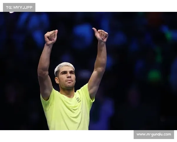 总决赛决赛阿尔卡拉斯右大腿拉伤缠绷带作战，勉力支撑。