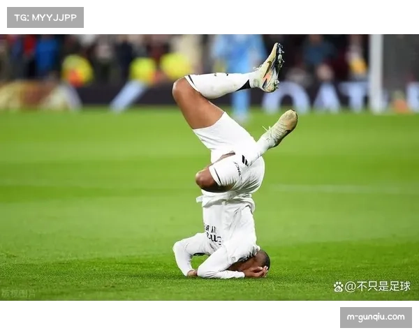 侧记:现场响起巨大嘘声,球迷不满主队连续五次选择中距离跳投 侧记:现场响起巨大嘘声,球迷不满主队连续五次选择中距离跳投