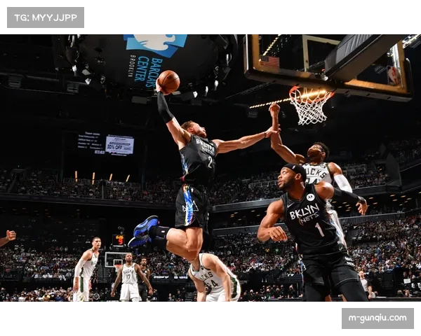 战术深度：雄鹿队如何为利拉德设计“流动挡拆”以优化其三分出手环境